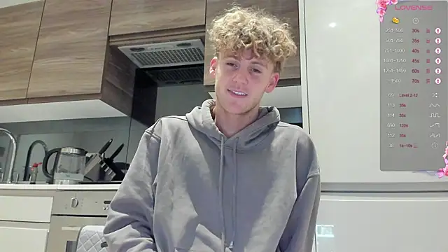 Snapshot of DominantAlex18 chatting on 12-04-25, 07:06 DominantAlex18 online show from 12-04-25, 07:06