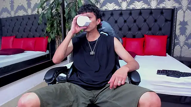 Lean Portman online show from 04-22-26, 03:02