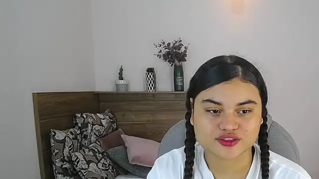 Miabloomm  online show from 10-10-25, 02:54