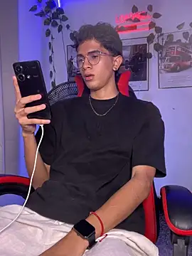 Snapshot of rickyvalentino chatting on 09-19-25, 02:46 rickyvalentino online show from 09-19-25, 02:46