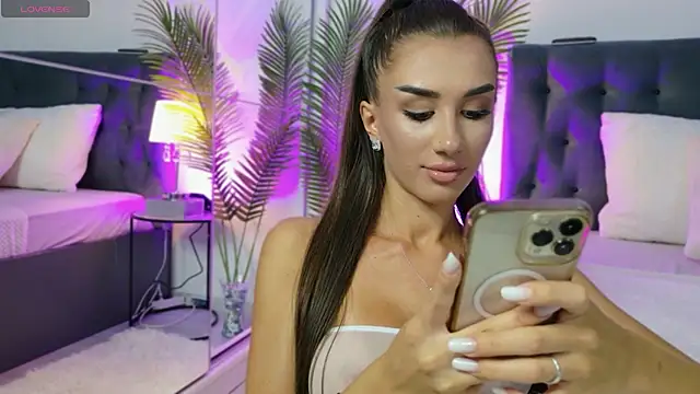 JuliaQuin online show from 09-14-25, 06:51