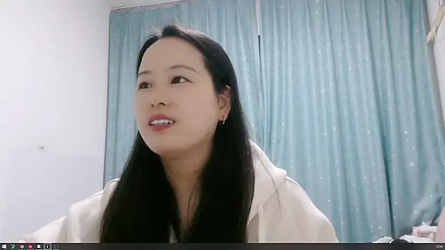 Snapshot of HY-21 chatting on 10-28-25, 02:42 HY-21 online show from 10-28-25, 02:42