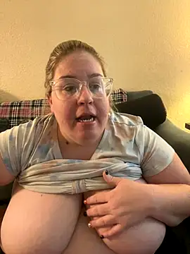 Snapshot of sexymommy1988 chatting on 09-26-25, 06:01 sexymommy1988 online show from 09-26-25, 06:01