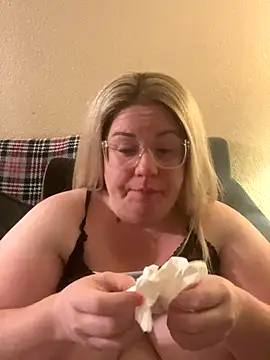 Snapshot of sexymommy1988 chatting on 09-30-25, 05:34 sexymommy1988 online show from 09-30-25, 05:34