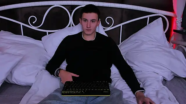 David  Diamond online show from 09-19-25, 03:45