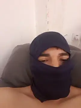 Snapshot of Elcurvo69 chatting on 10-31-25, 11:39 Elcurvo69 online show from 10-31-25, 11:39