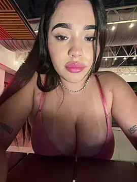 Snapshot of SofiaWildee chatting on 08-05-26, 04:37 SofiaWildee online show from 08-05-26, 04:37
