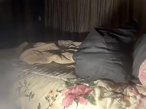 Snapshot of Cianda24 chatting on 10-12-25, 02:21 Cianda24 online show from 10-12-25, 02:21