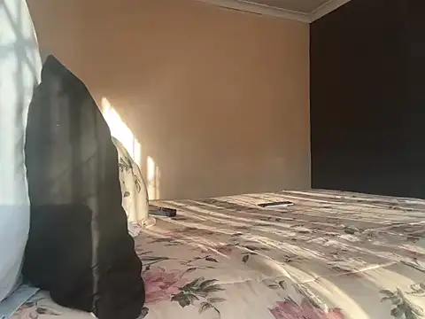 Snapshot of Cianda24 chatting on 10-21-25, 03:46 Cianda24 online show from 10-21-25, 03:46