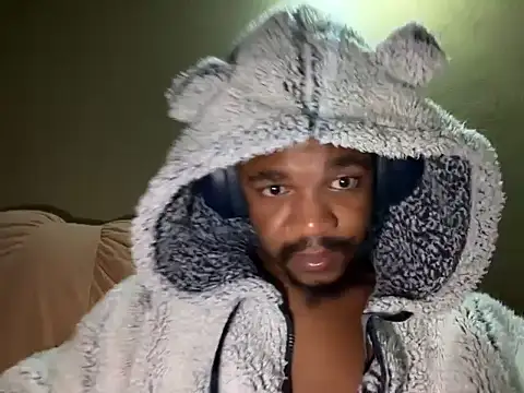 Snapshot of Cianda24 chatting on 12-13-25, 08:36 Cianda24 online show from 12-13-25, 08:36