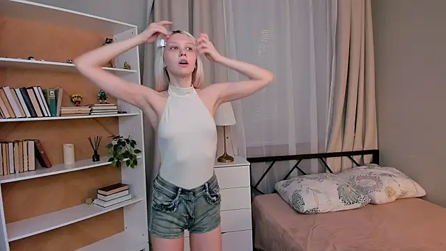 ErinBissonnette online show from 04-10-26, 07:07