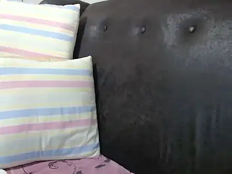 bustylaura4u online show from 06-24-26, 05:45