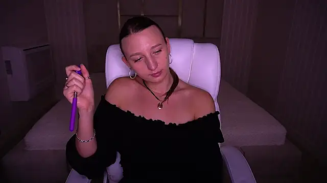 Snapshot of LioraFox chatting on 11-26-25, 09:49 LioraFox online show from 11-26-25, 09:49