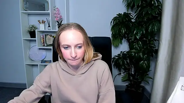 HelenLindsey online show from 10-26-25, 04:24