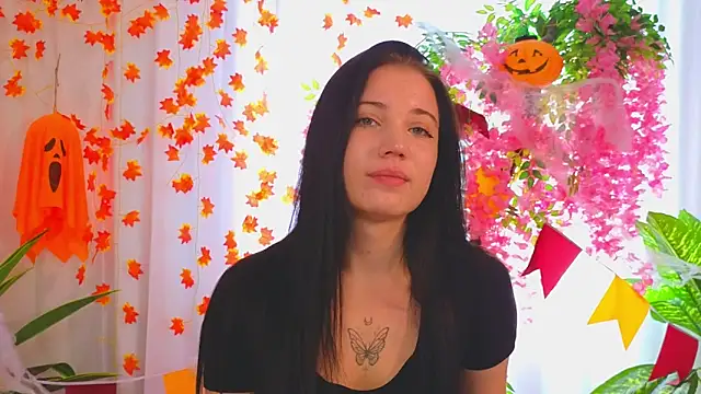 Snapshot of LauraHale chatting on 11-08-25, 07:52 LauraHale online show from 11-08-25, 07:52