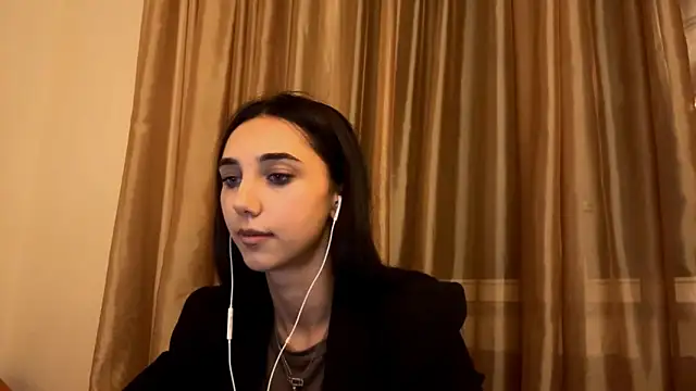 Snapshot of LinaMour chatting on 09-22-25, 10:12 LinaMour online show from 09-22-25, 10:12