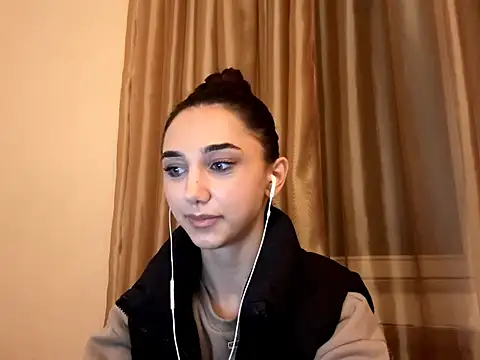 Snapshot of LinaMour chatting on 10-03-25, 10:07 LinaMour online show from 10-03-25, 10:07