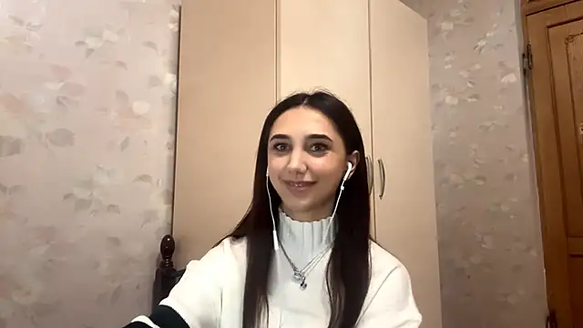 Snapshot of LinaMour chatting on 10-11-25, 10:30 LinaMour online show from 10-11-25, 10:30