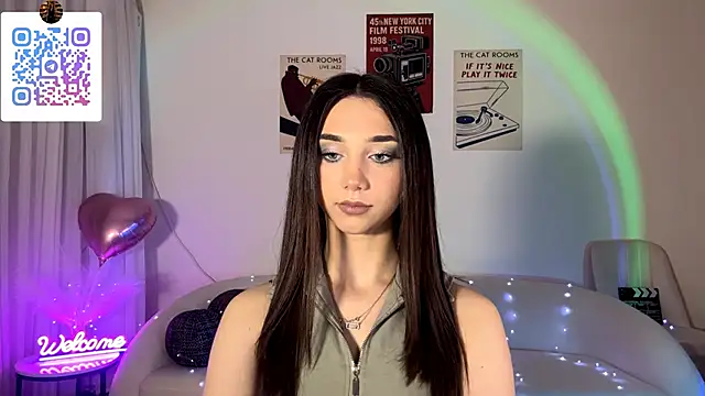 Snapshot of LinaMour chatting on 04-29-26, 10:27 LinaMour online show from 04-29-26, 10:27