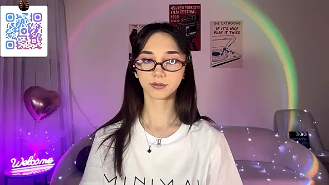 Snapshot of LinaMour chatting on 05-15-26, 10:06 LinaMour online show from 05-15-26, 10:06