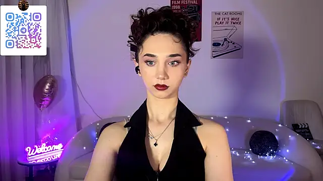 Snapshot of LinaMour chatting on 06-17-26, 10:10 LinaMour online show from 06-17-26, 10:10