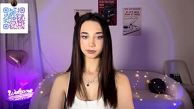 Snapshot of LinaMour chatting on 06-18-26, 10:47 LinaMour online show from 06-18-26, 10:47