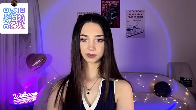 Snapshot of LinaMour chatting on 06-20-26, 10:12 LinaMour online show from 06-20-26, 10:12