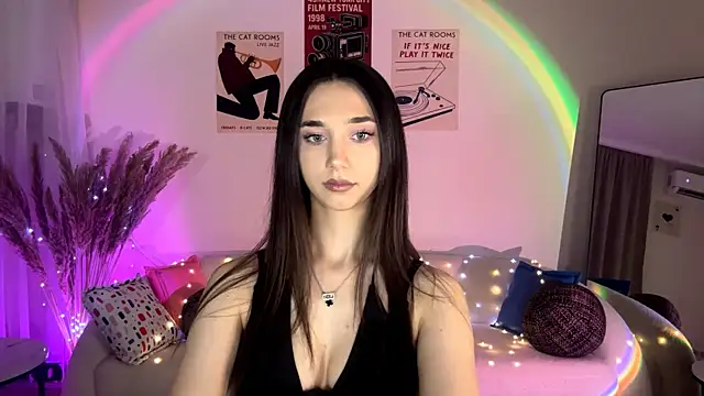 Snapshot of LinaMour chatting on 07-19-26, 10:24 LinaMour online show from 07-19-26, 10:24