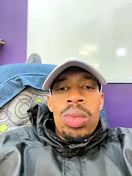 Snapshot of fitsexyman chatting on 09-09-25, 12:26 fitsexyman online show from 09-09-25, 12:26