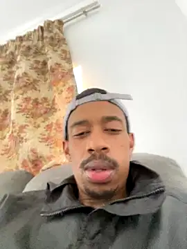 Snapshot of fitsexyman chatting on 09-24-25, 02:31 fitsexyman online show from 09-24-25, 02:31