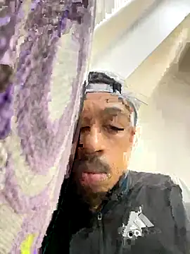 Snapshot of fitsexyman chatting on 09-29-25, 01:05 fitsexyman online show from 09-29-25, 01:05