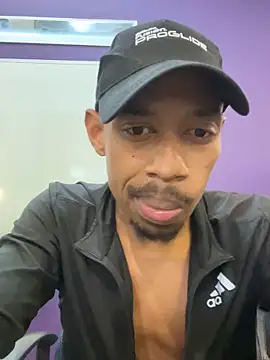 Snapshot of fitsexyman chatting on 11-21-25, 11:31 fitsexyman online show from 11-21-25, 11:31