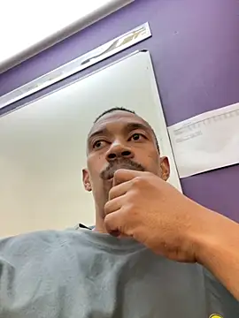 Snapshot of fitsexyman chatting on 11-26-25, 07:31 fitsexyman online show from 11-26-25, 07:31