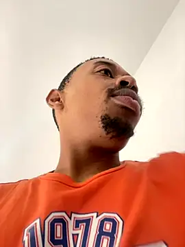 Snapshot of fitsexyman chatting on 12-01-25, 10:42 fitsexyman online show from 12-01-25, 10:42