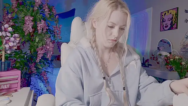 Talulaa online show from 04-13-26, 07:41