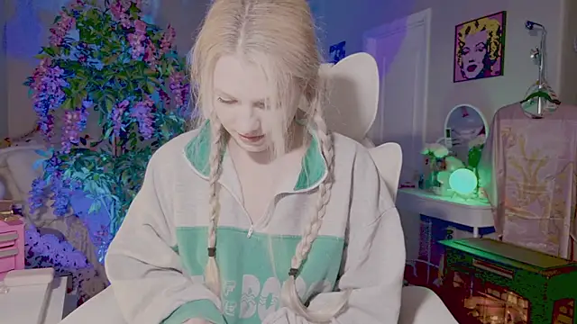 Talulaa online show from 06-12-26, 06:51