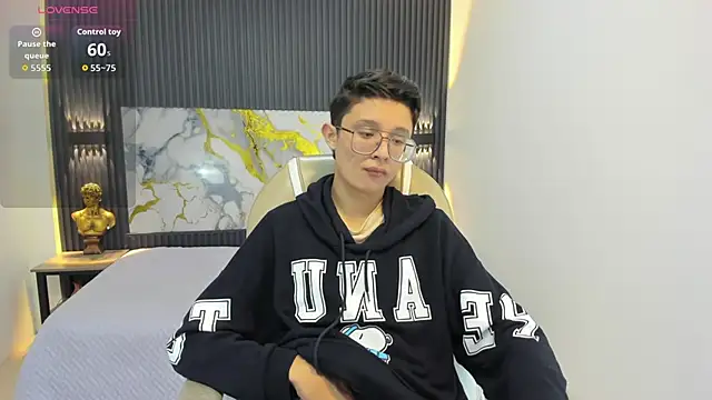 SantiagoRusso18 online show from 09-26-25, 12:09