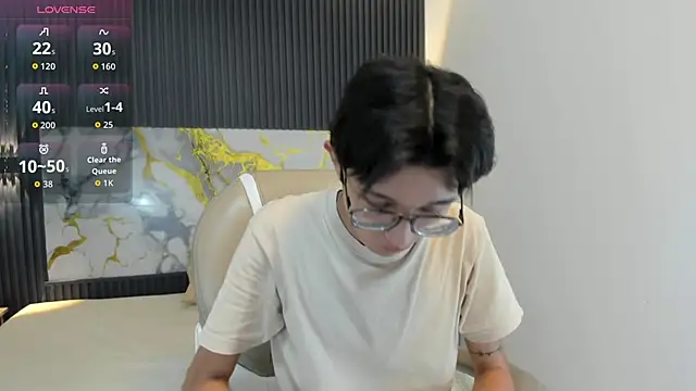 SantiagoRusso18 online show from 11-24-25, 02:11