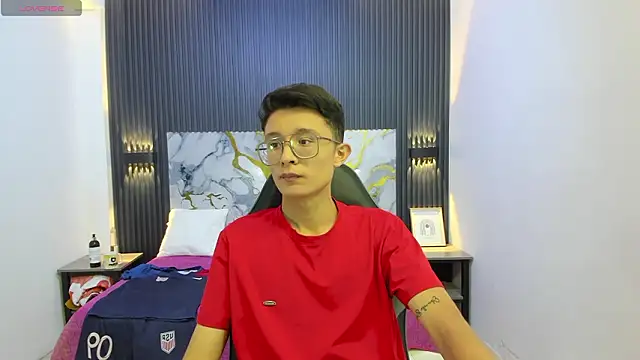 SantiagoRusso18 online show from 02-13-26, 07:54