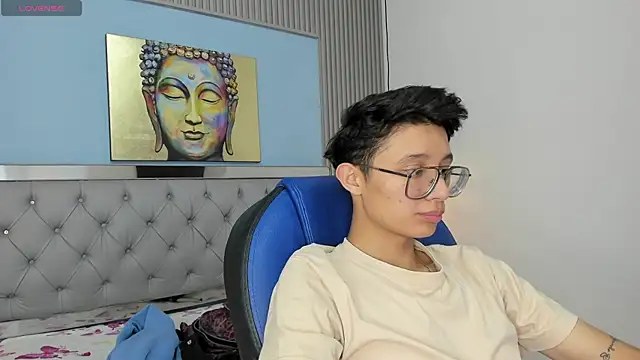 SantiagoRusso18 online show from 04-22-26, 05:36