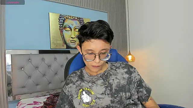 SantiagoRusso18 online show from 04-23-26, 07:05