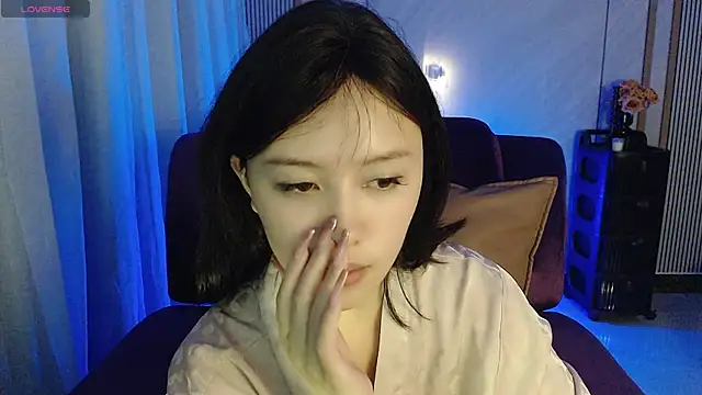 Snapshot of Eoov chatting on 09-27-25, 04:23 Eoov online show from 09-27-25, 04:23