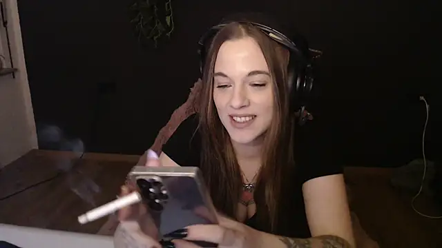 Snapshot of Luna_Lynn chatting on 12-17-25, 07:20 Luna Lynn online show from 12-17-25, 07:20