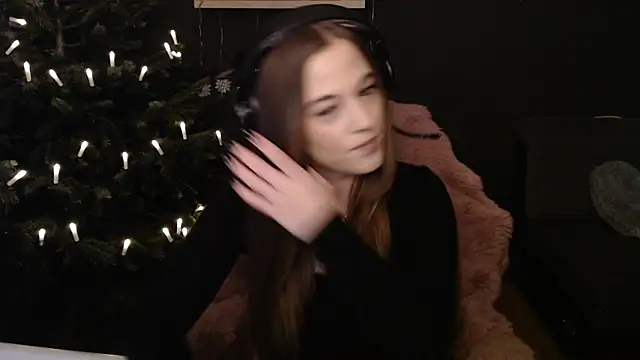 Luna Lynn online show from 12-20-25, 06:26