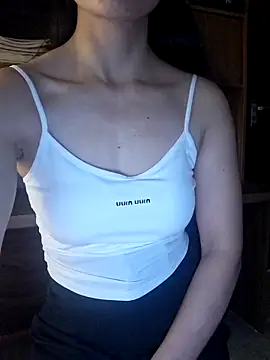 Snapshot of LazdyLy chatting on 10-20-25, 01:33 LazdyLy online show from 10-20-25, 01:33