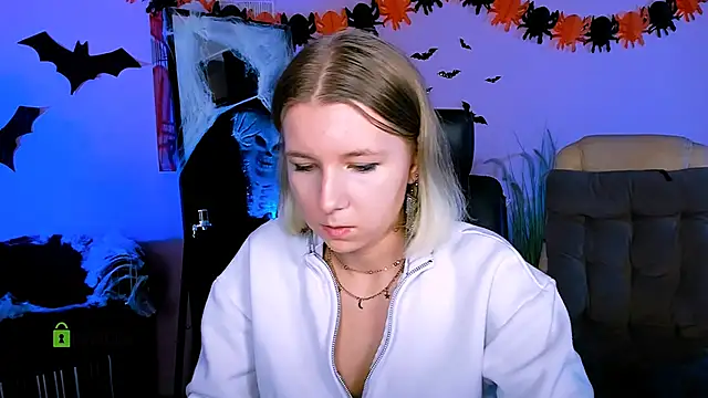 Snapshot of gloria_bubble chatting on 10-22-25, 11:43 gloria bubble online show from 10-22-25, 11:43