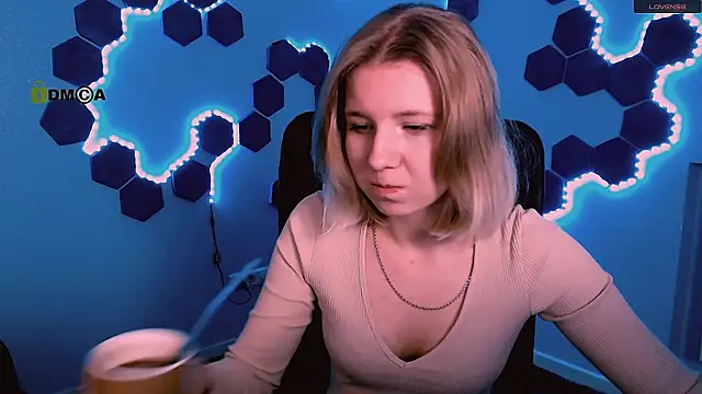 Snapshot of gloria_bubble chatting on 11-22-25, 10:47 gloria bubble online show from 11-22-25, 10:47