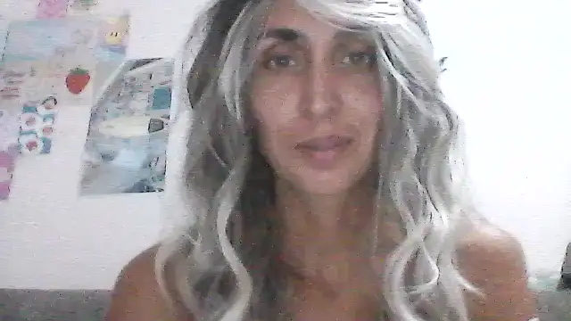 Snapshot of Nuvika chatting on 11-18-25, 09:08 Nuvika online show from 11-18-25, 09:08