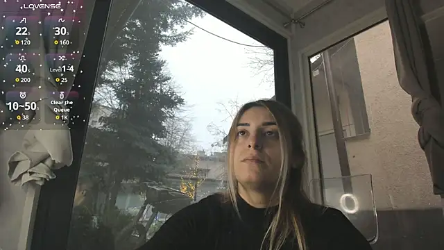 Ella Vee online show from 12-16-25, 06:29