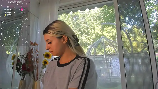 Ella Vee online show from 06-27-26, 06:40